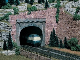 Zdjęcie Portal tunelowy - dwutorowy, wysokość wjazu 9,5 cm.