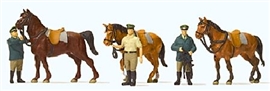 Zdjęcie Stojący policjanci i koń