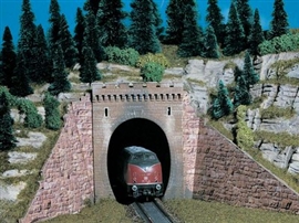 Zdjęcie Portal tunelowy, wysokość wjazdu 9,5 cm.